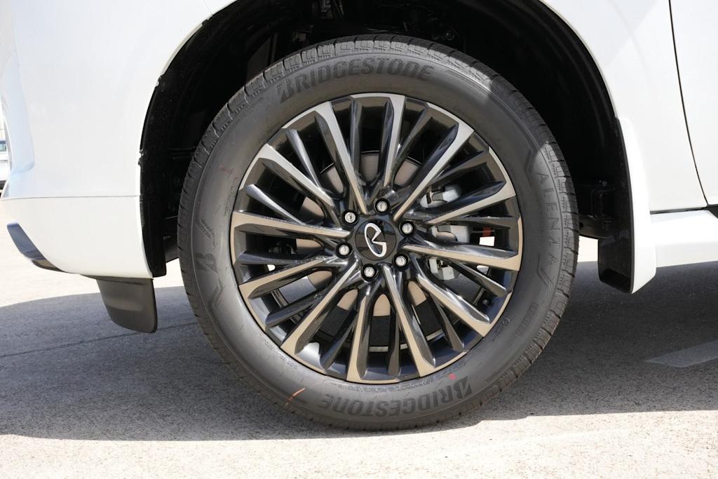 Thumbnail: 2026 INFINITI QX80 - 7
