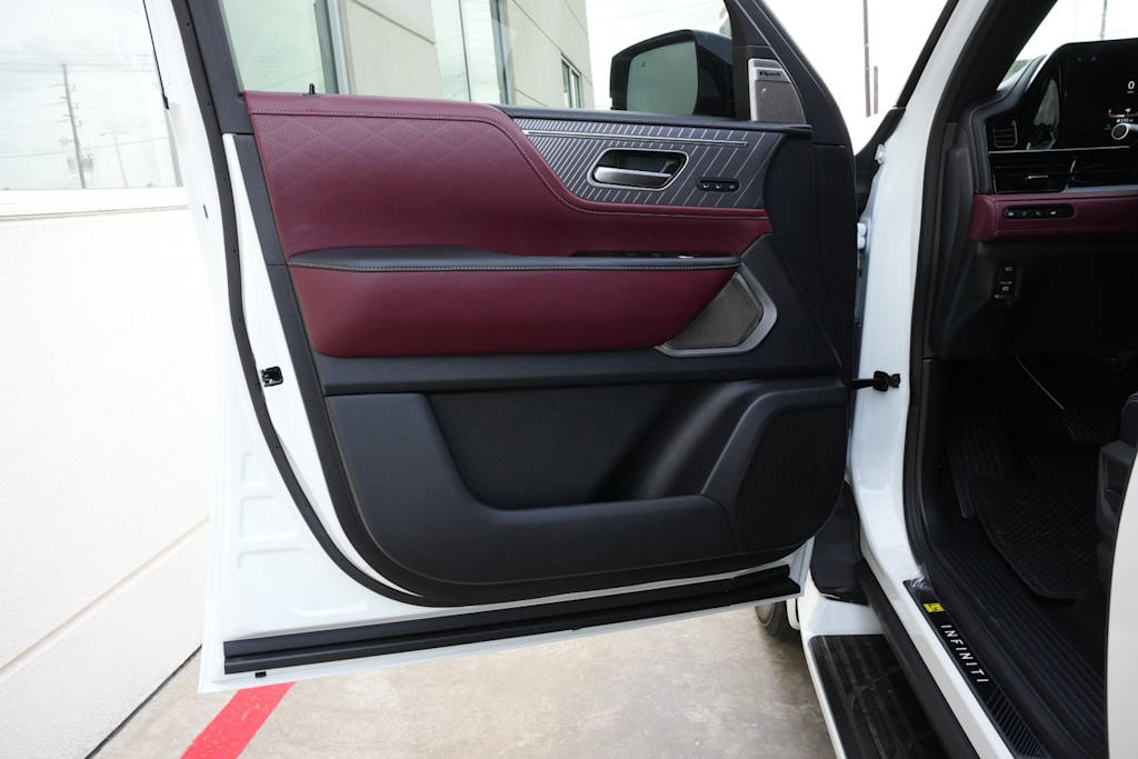 Thumbnail: 2026 INFINITI QX80 - 25