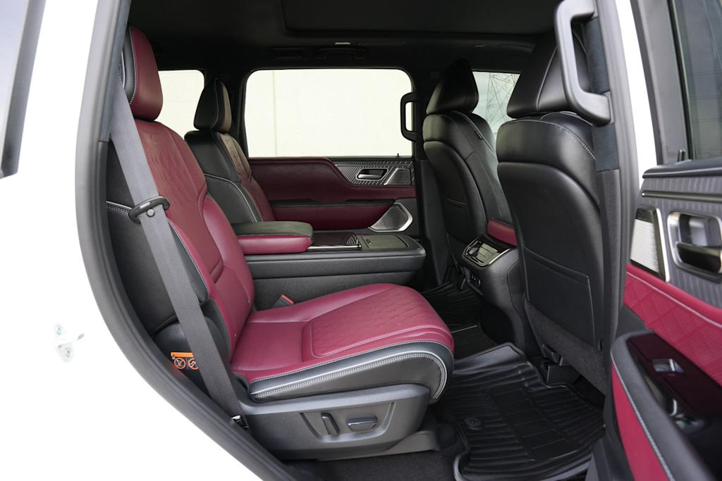 Thumbnail: 2026 INFINITI QX80 - 26