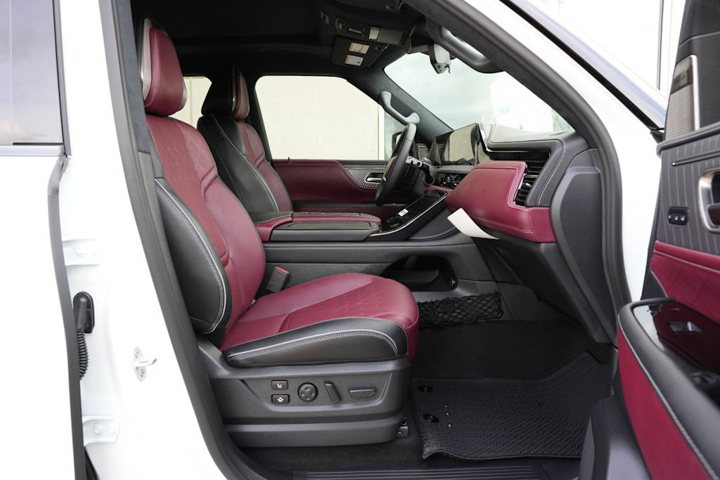Thumbnail: 2026 INFINITI QX80 - 12