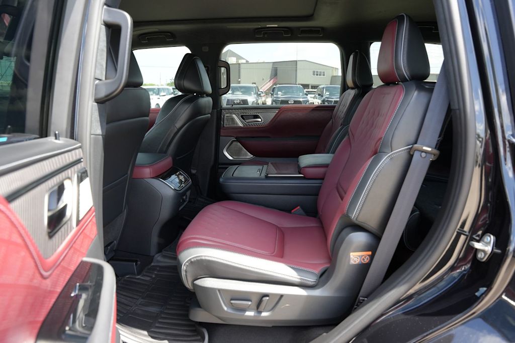Thumbnail: 2027 INFINITI QX80 - 13
