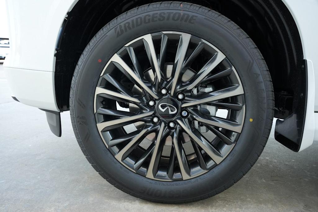Thumbnail: 2026 INFINITI QX80 - 8