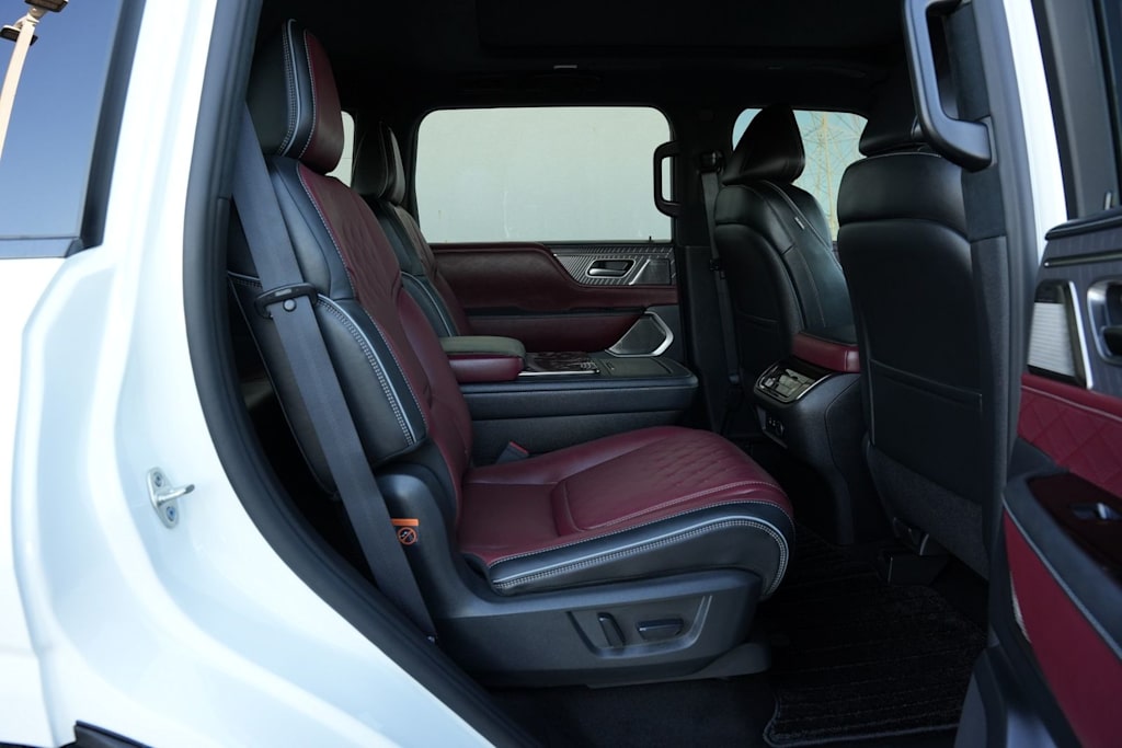Thumbnail: 2026 INFINITI QX80 - 26