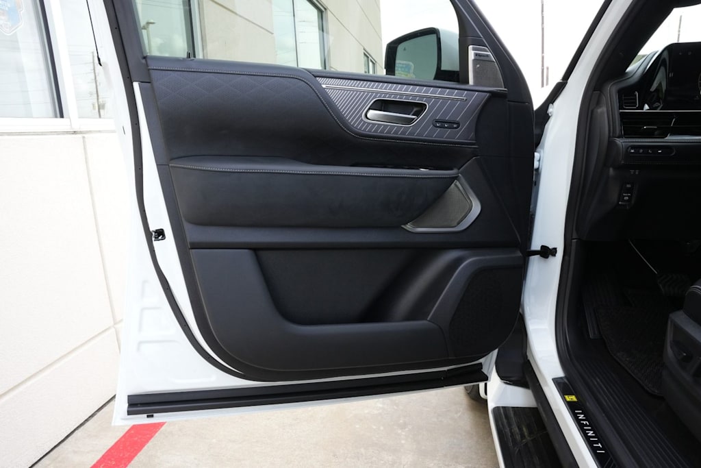 Thumbnail: 2026 INFINITI QX80 - 25
