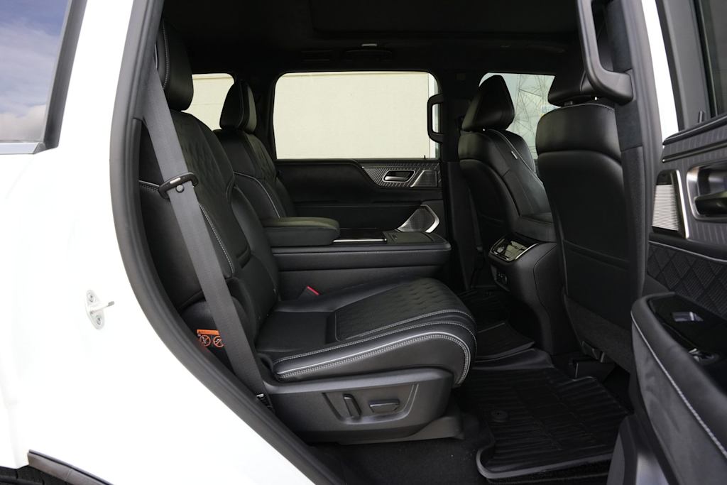 Thumbnail: 2026 INFINITI QX80 - 26