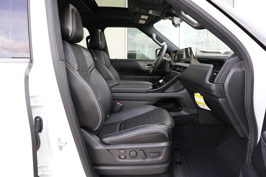 Thumbnail: 2026 INFINITI QX80 - 12