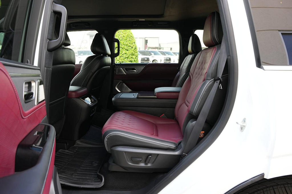 Thumbnail: 2026 INFINITI QX80 - 13