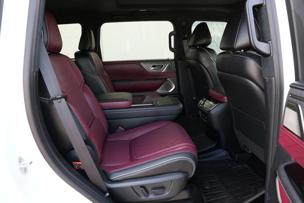 Thumbnail: 2026 INFINITI QX80 - 25