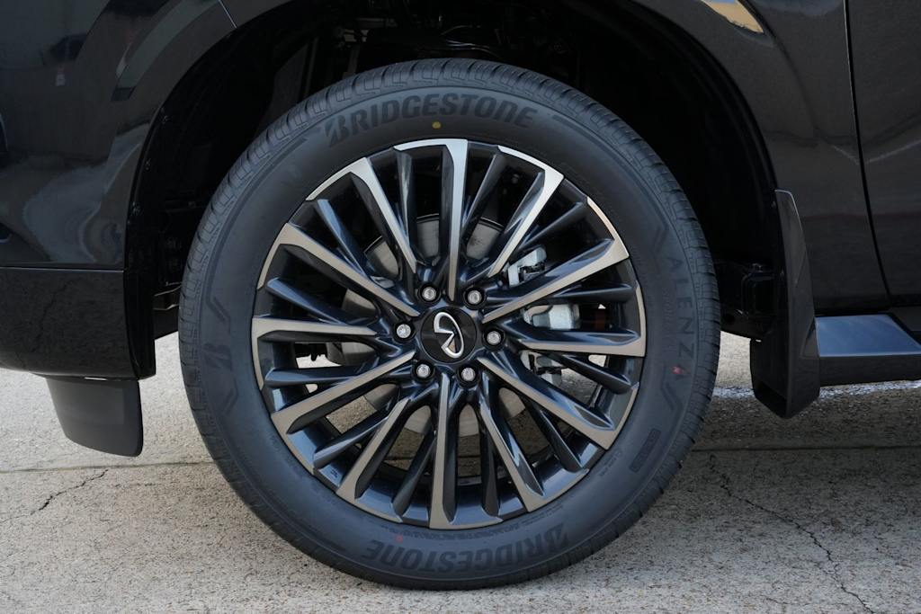Thumbnail: 2027 INFINITI QX80 - 7