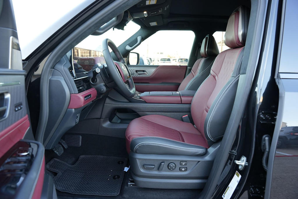Thumbnail: 2026 INFINITI QX80 - 11