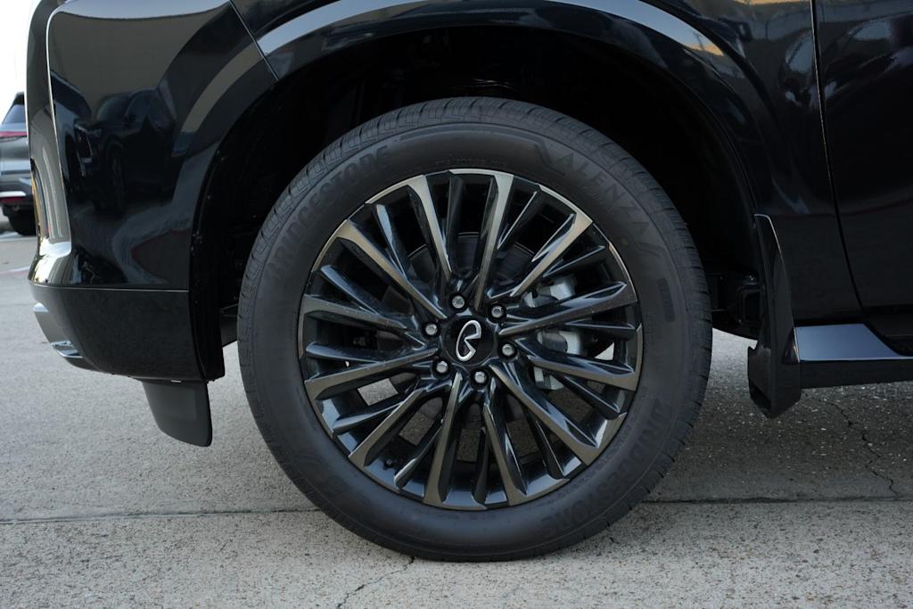 Thumbnail: 2026 INFINITI QX80 - 8