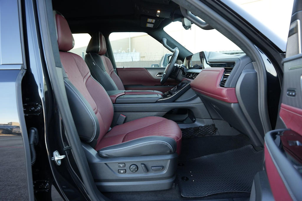 Thumbnail: 2026 INFINITI QX80 - 12