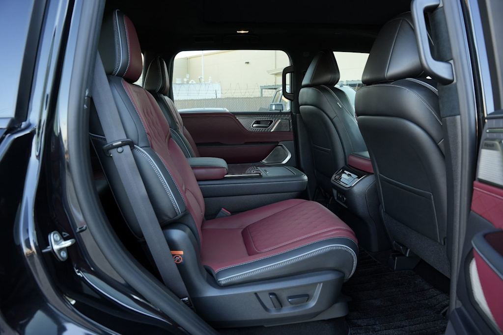 Thumbnail: 2026 INFINITI QX80 - 26