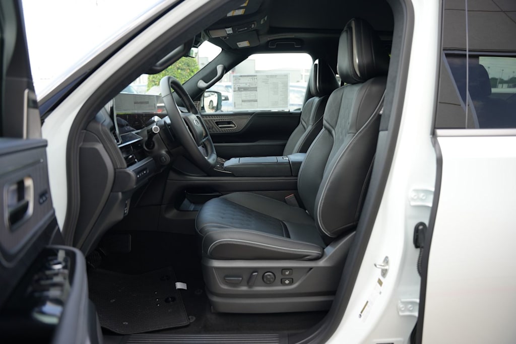 Thumbnail: 2026 INFINITI QX80 - 10