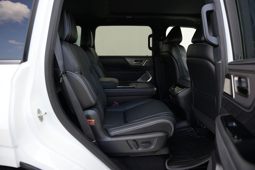 Thumbnail: 2026 INFINITI QX80 - 23