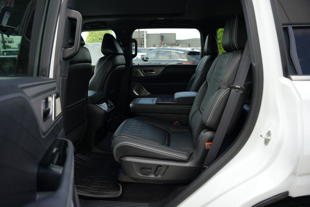 Thumbnail: 2026 INFINITI QX80 - 12