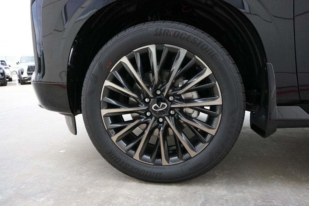 Thumbnail: 2026 INFINITI QX80 - 8