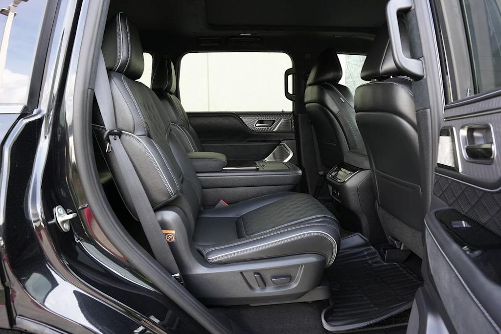 Thumbnail: 2026 INFINITI QX80 - 26