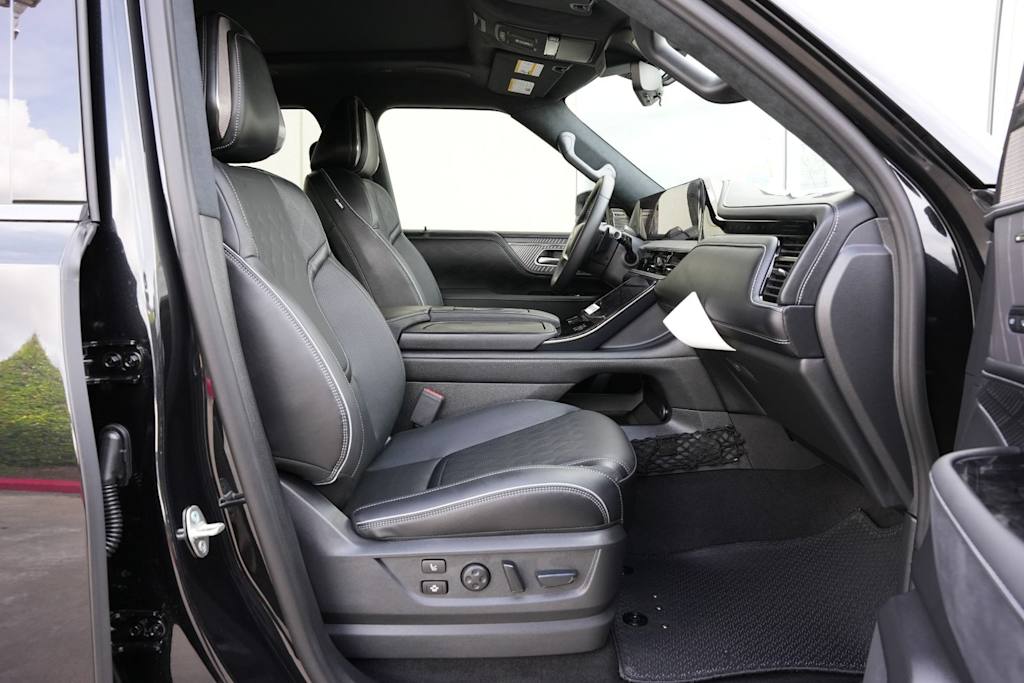 Thumbnail: 2026 INFINITI QX80 - 12