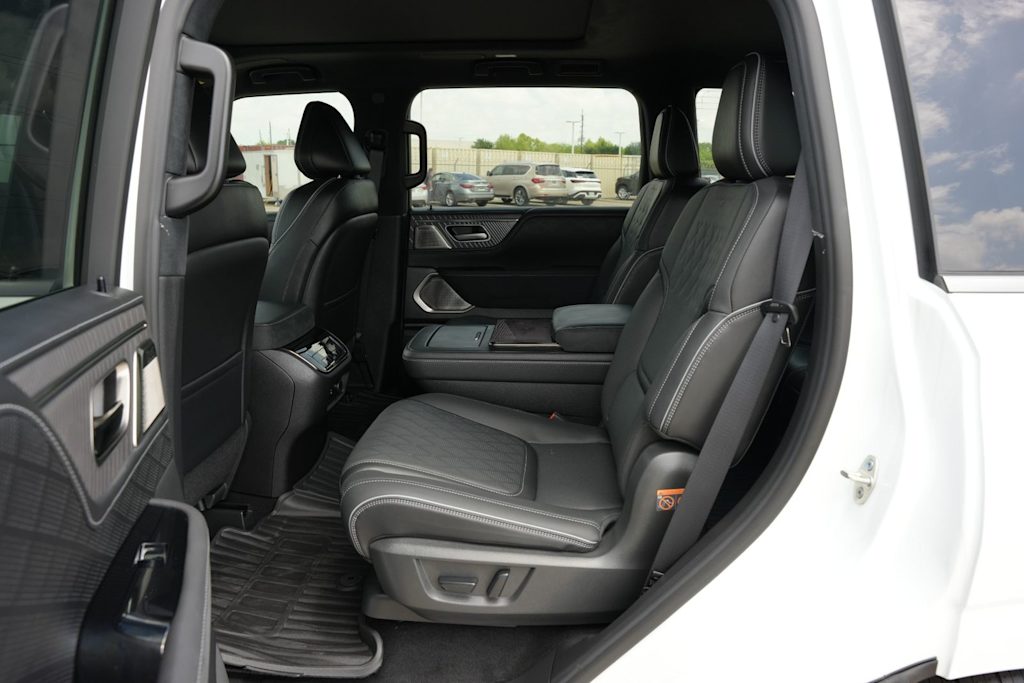 Thumbnail: 2026 INFINITI QX80 - 11