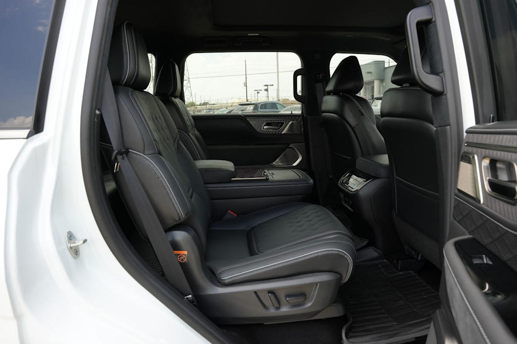 Thumbnail: 2026 INFINITI QX80 - 25