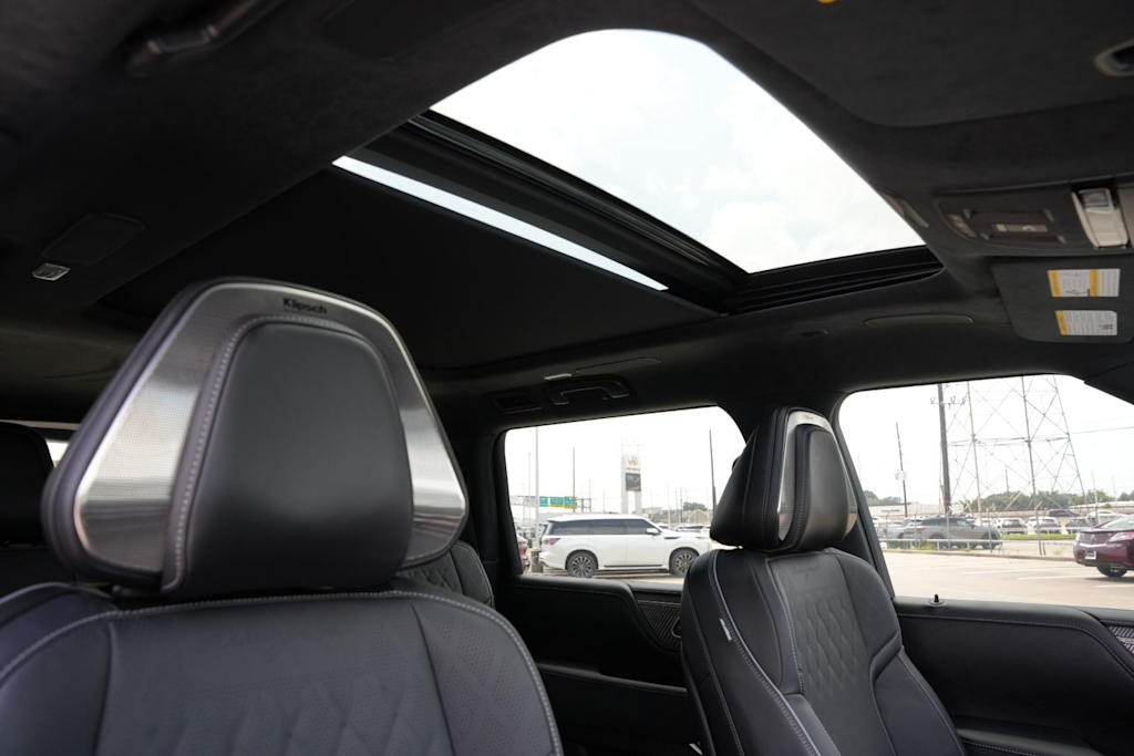 Thumbnail: 2026 INFINITI QX80 - 26
