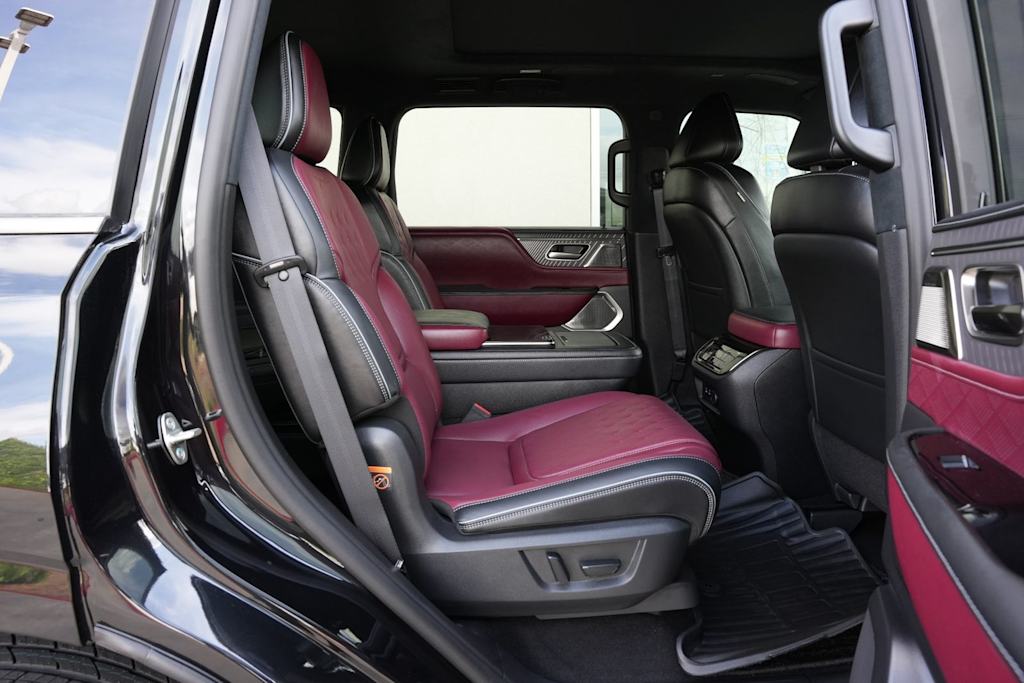 Thumbnail: 2026 INFINITI QX80 - 12