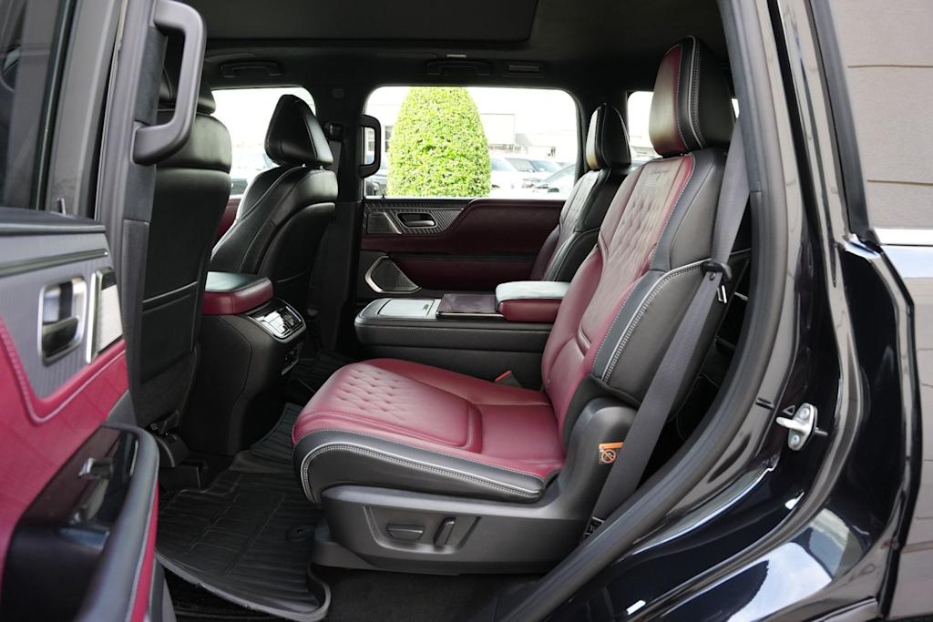 Thumbnail: 2026 INFINITI QX80 - 13