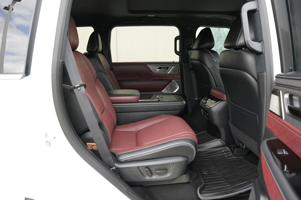 Thumbnail: 2026 INFINITI QX80 - 27