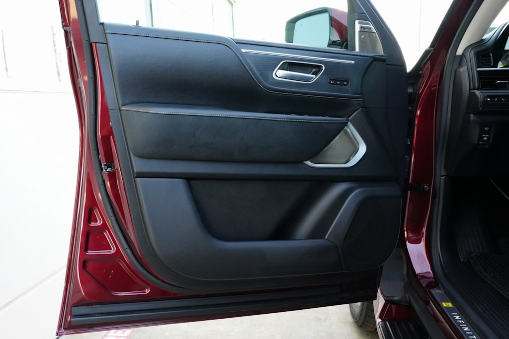 Thumbnail: 2025 INFINITI QX80 - 25