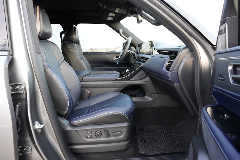 Thumbnail: 2026 INFINITI QX80 - 12