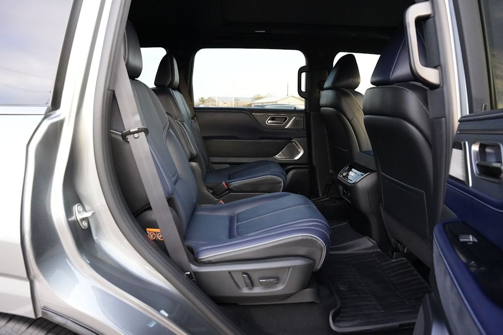 Thumbnail: 2026 INFINITI QX80 - 26