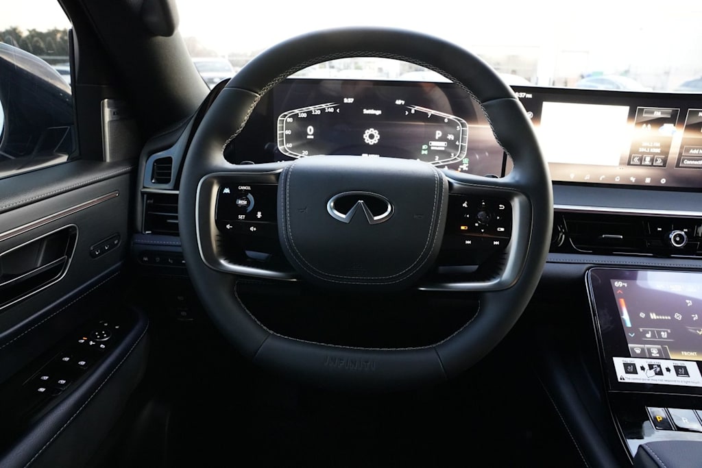Thumbnail: 2026 INFINITI QX80 - 10