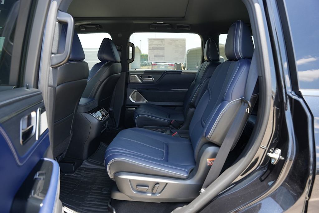 Thumbnail: 2026 INFINITI QX80 - 11