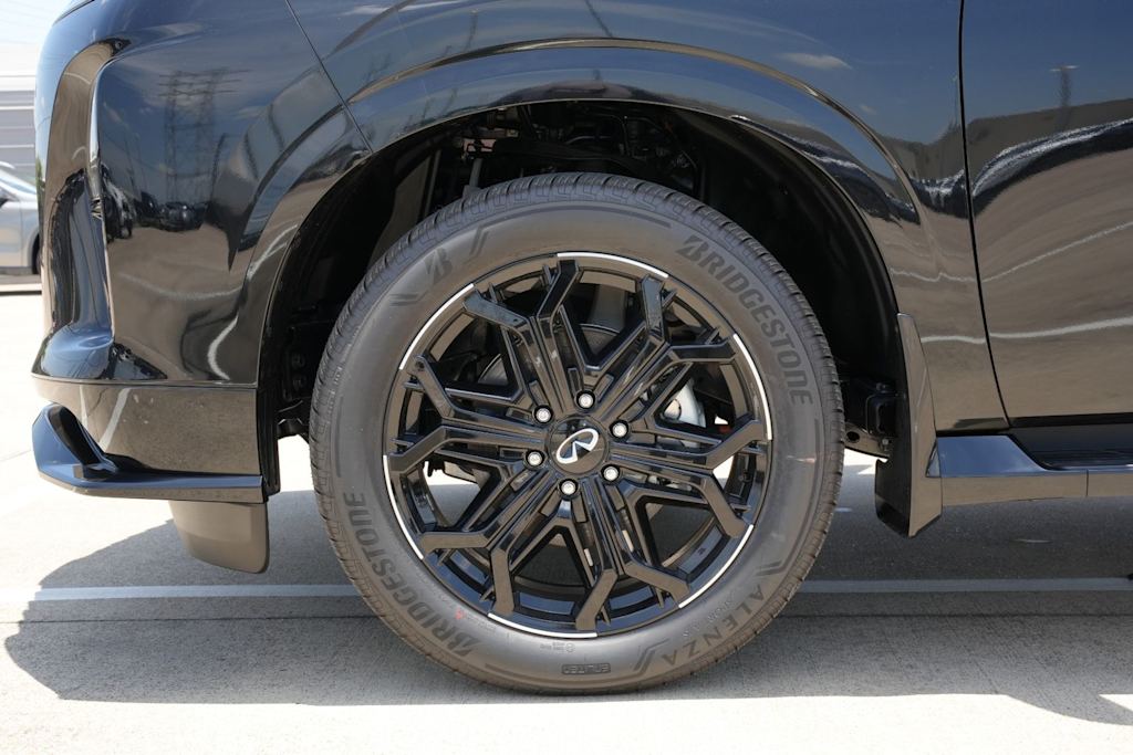 Thumbnail: 2026 INFINITI QX80 - 6