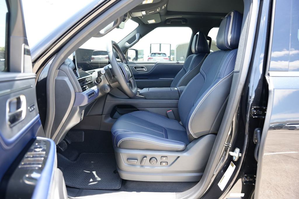 Thumbnail: 2026 INFINITI QX80 - 9