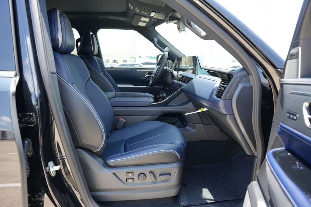 Thumbnail: 2026 INFINITI QX80 - 10