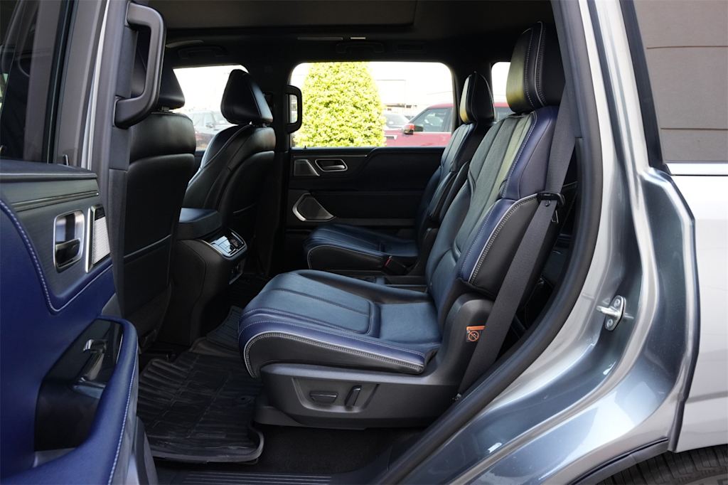 Thumbnail: 2026 INFINITI QX80 - 12