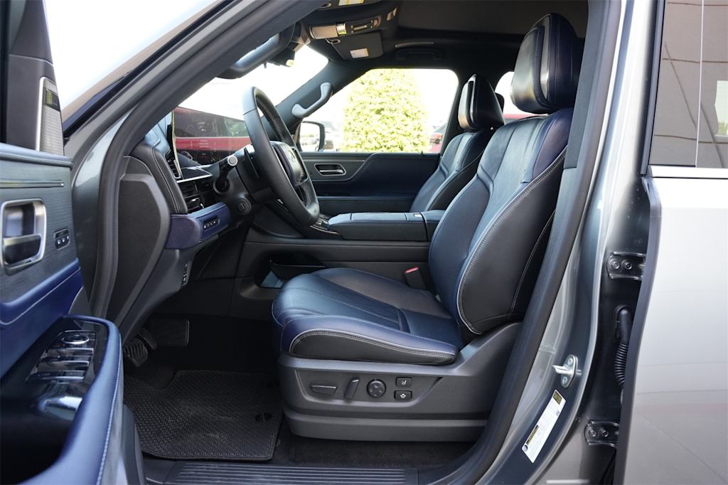 Thumbnail: 2026 INFINITI QX80 - 10