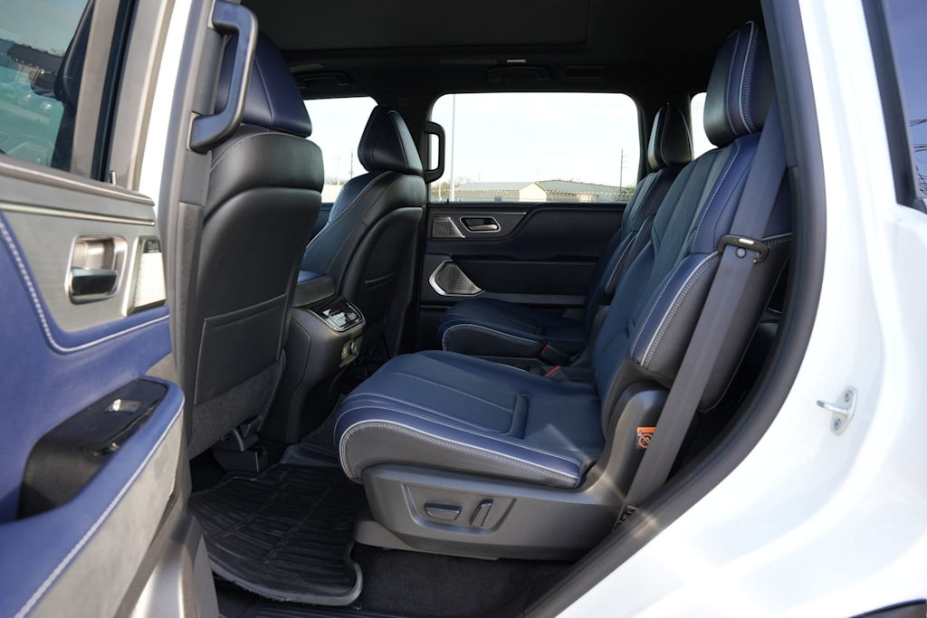 Thumbnail: 2026 INFINITI QX80 - 12