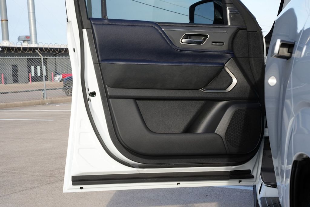 Thumbnail: 2026 INFINITI QX80 - 22