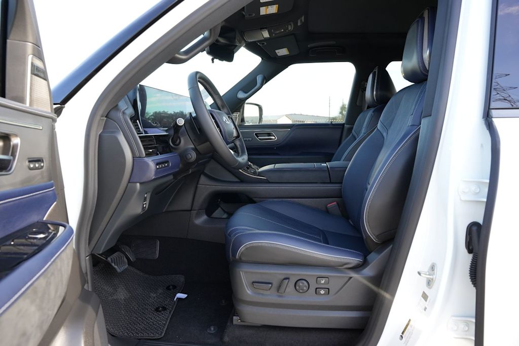 Thumbnail: 2026 INFINITI QX80 - 10