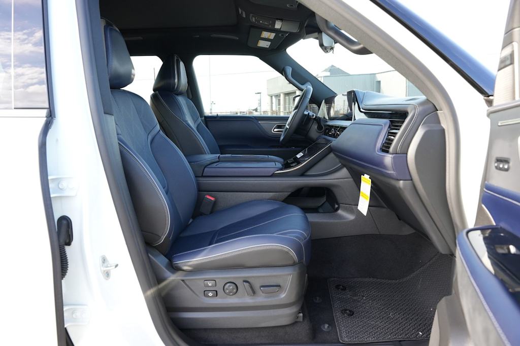 Thumbnail: 2026 INFINITI QX80 - 11