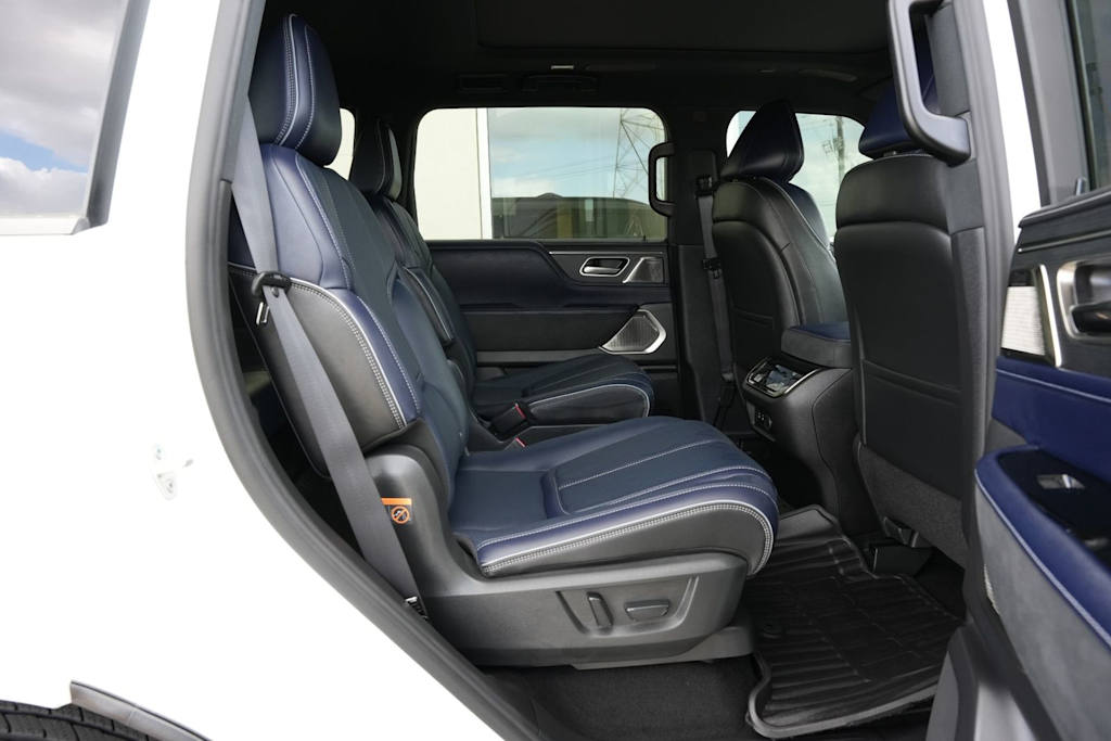 Thumbnail: 2026 INFINITI QX80 - 26