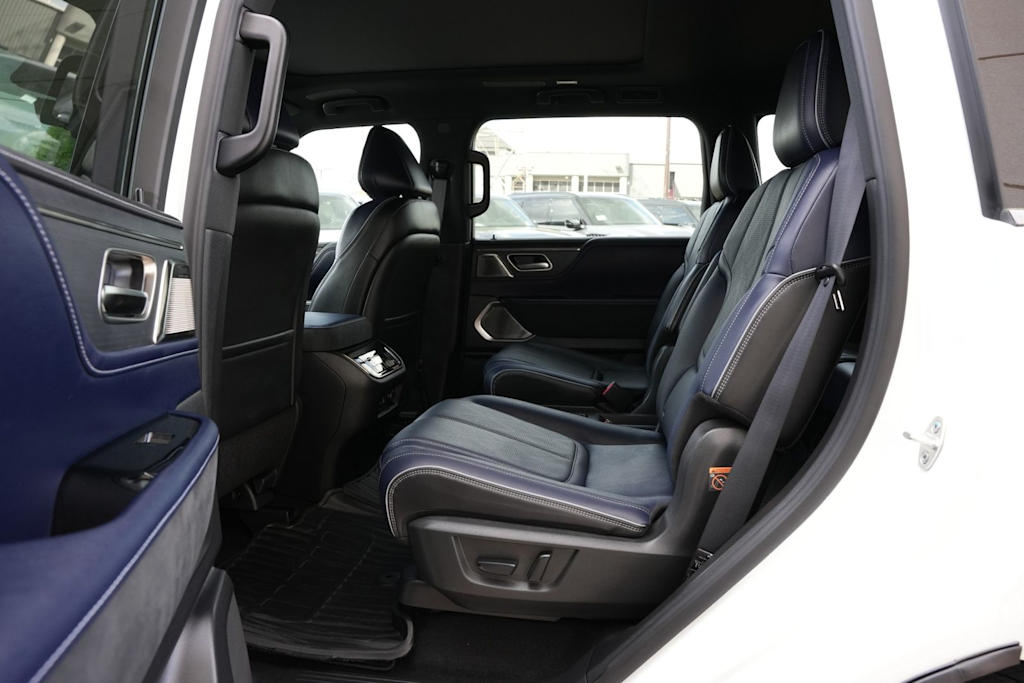 Thumbnail: 2026 INFINITI QX80 - 12