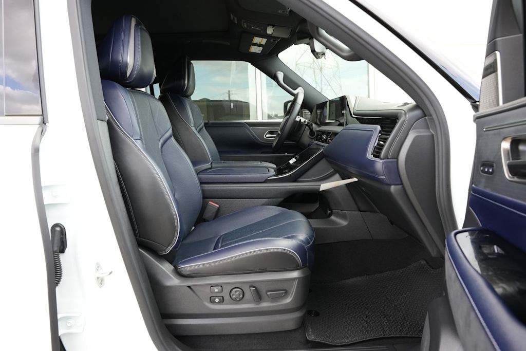 Thumbnail: 2026 INFINITI QX80 - 11
