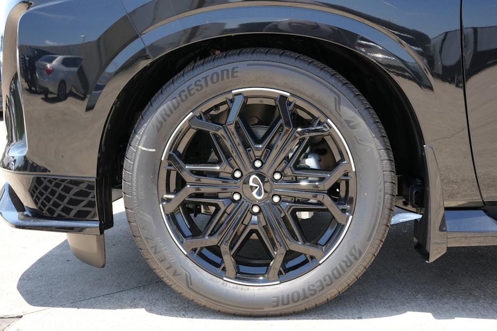 Thumbnail: 2026 INFINITI QX80 - 7