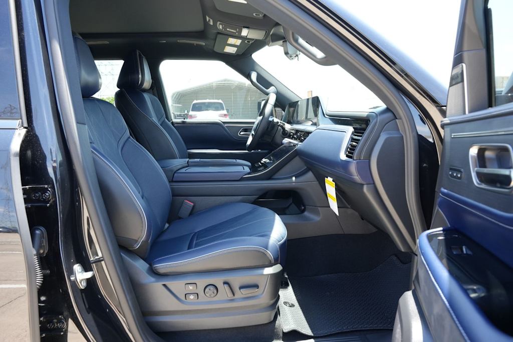 Thumbnail: 2026 INFINITI QX80 - 11