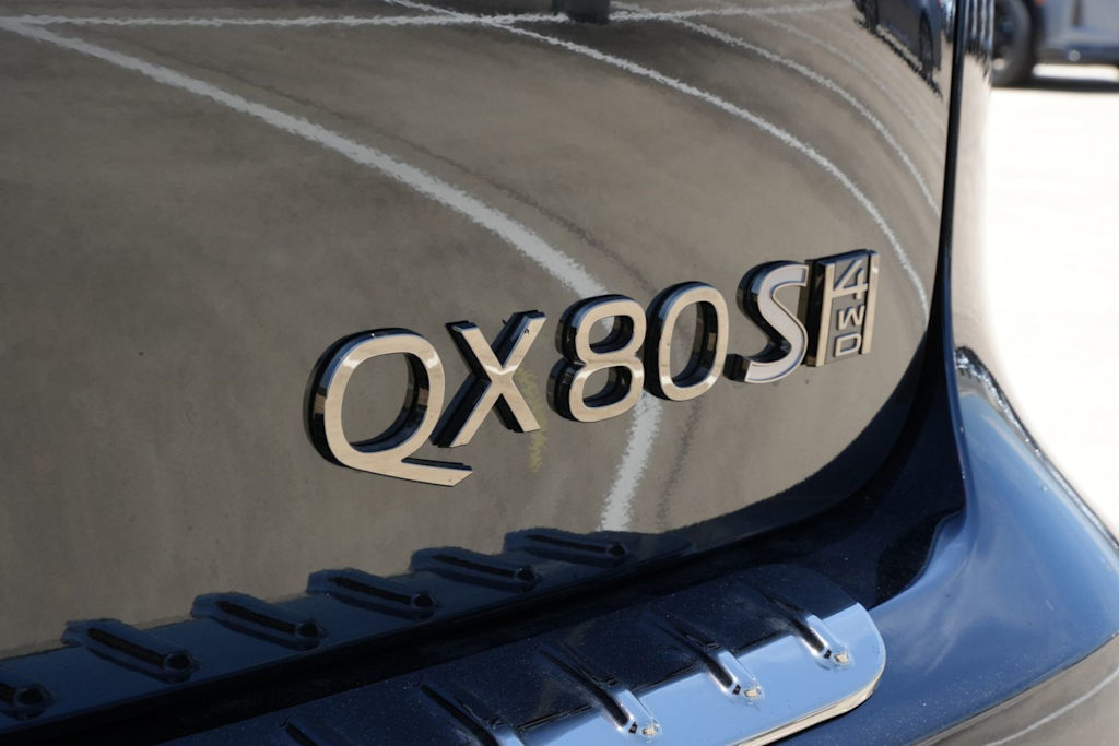 Thumbnail: 2026 INFINITI QX80 - 6