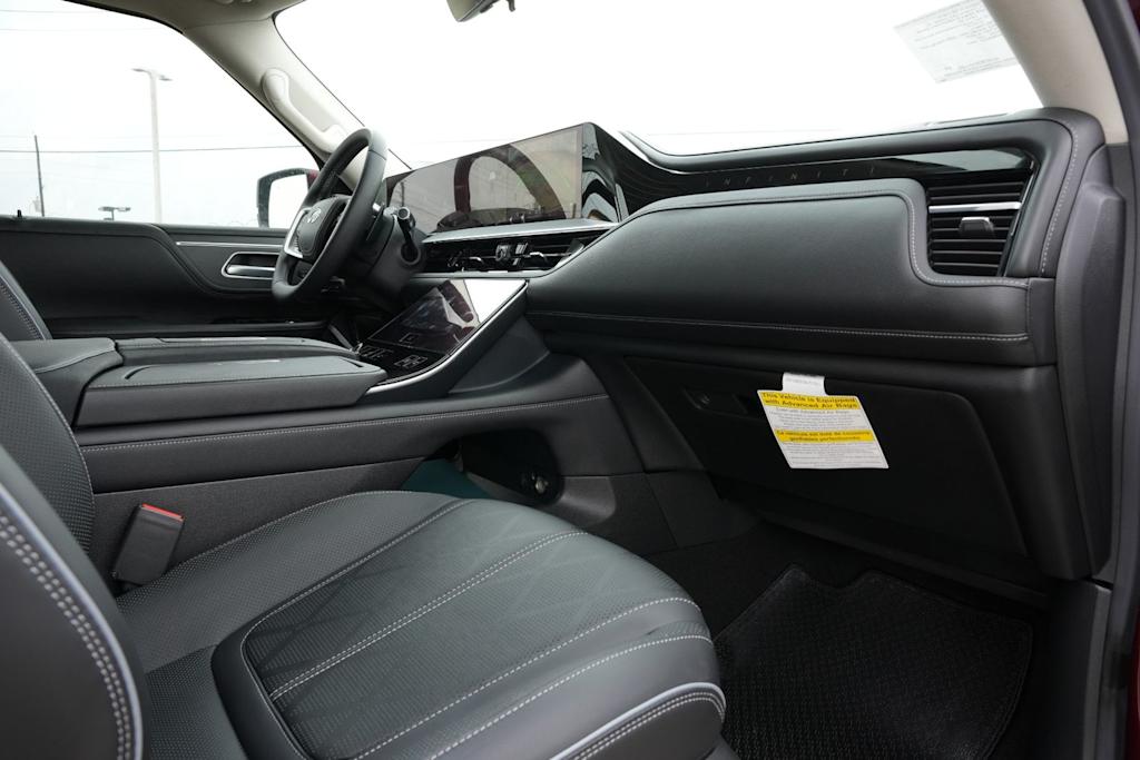 Thumbnail: 2025 INFINITI QX80 - 15